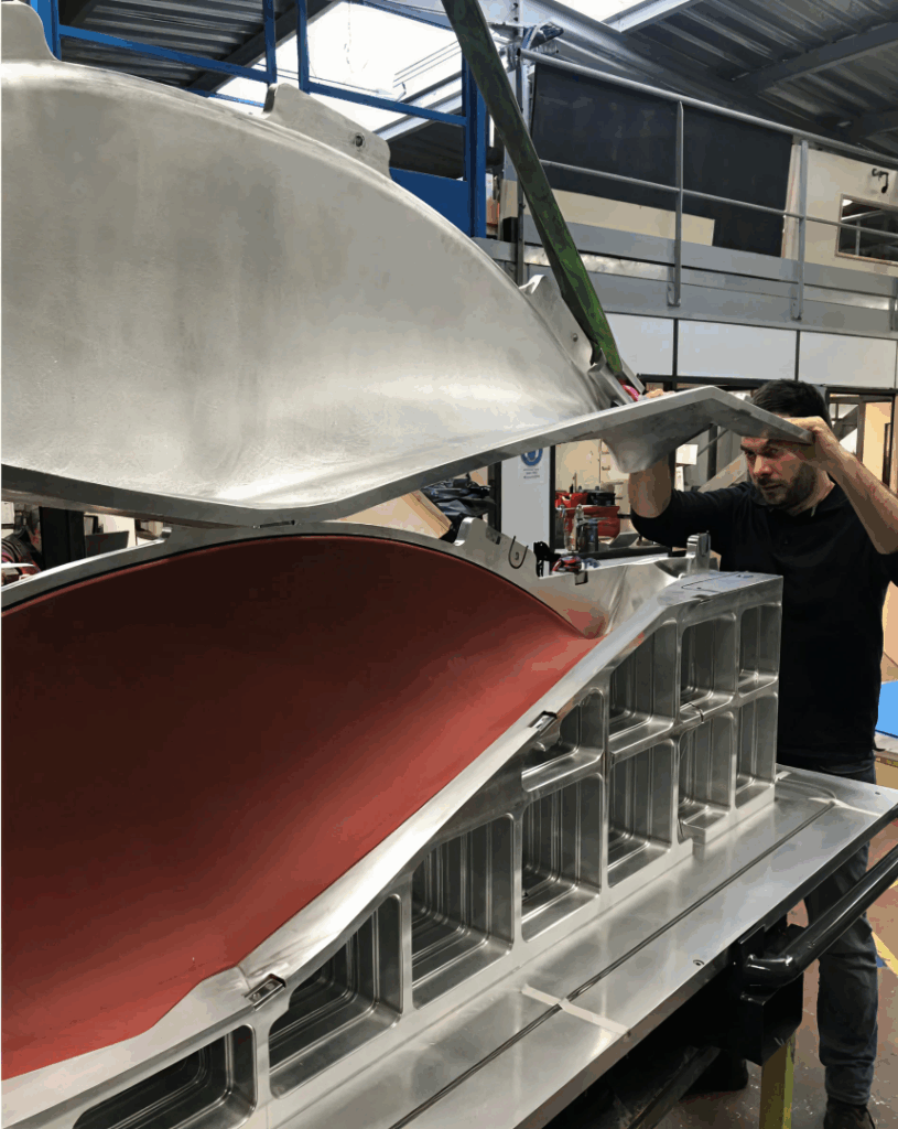 Heratech Specialiste dusinage de piece complexe en composite ou taillee dans la masse 860x1080 1 Heratech